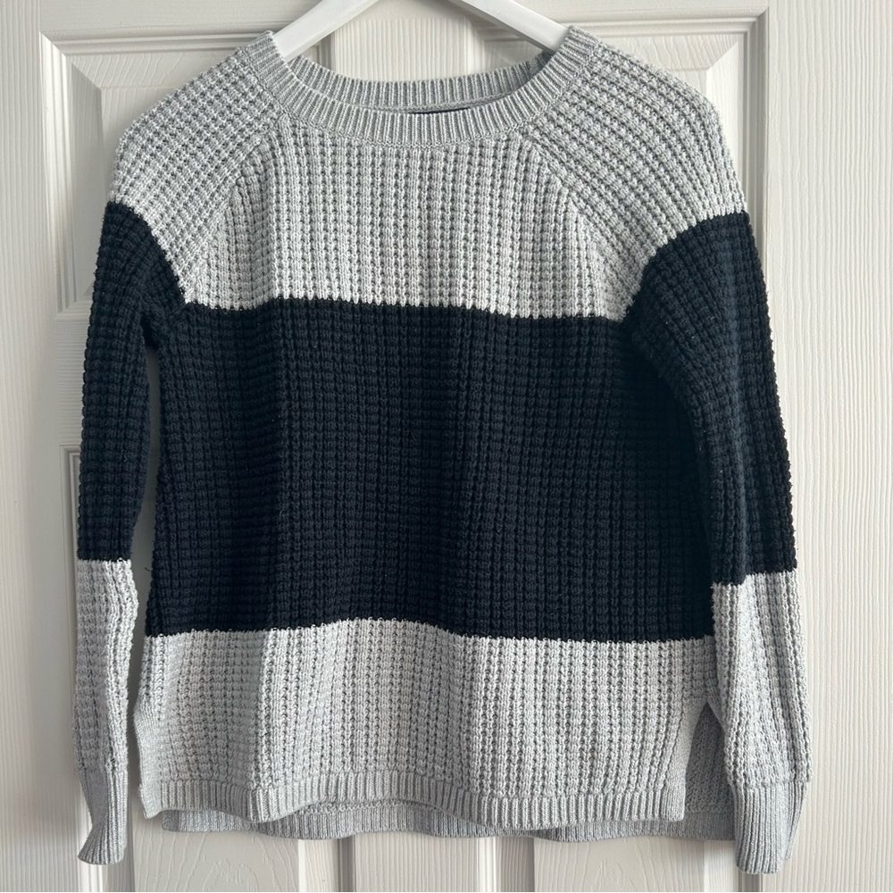 Gap Black and Gray Sweater